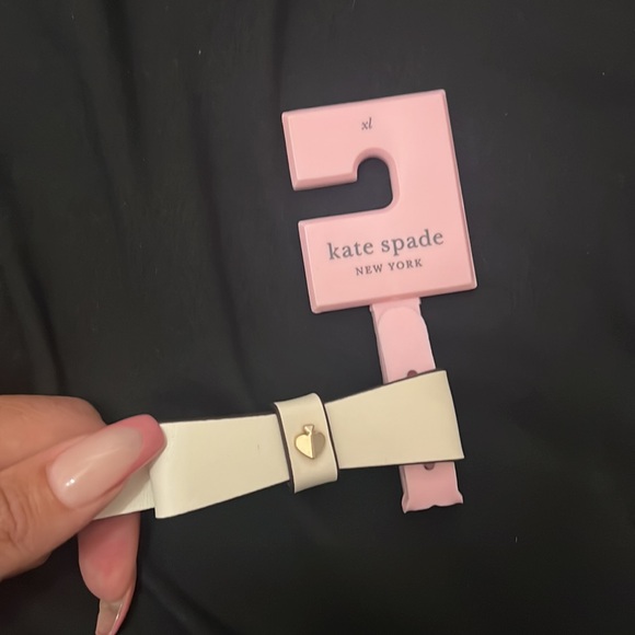 Kate Spade size extra large, off-white, thin leather bowtie belt - Picture 3 of 6